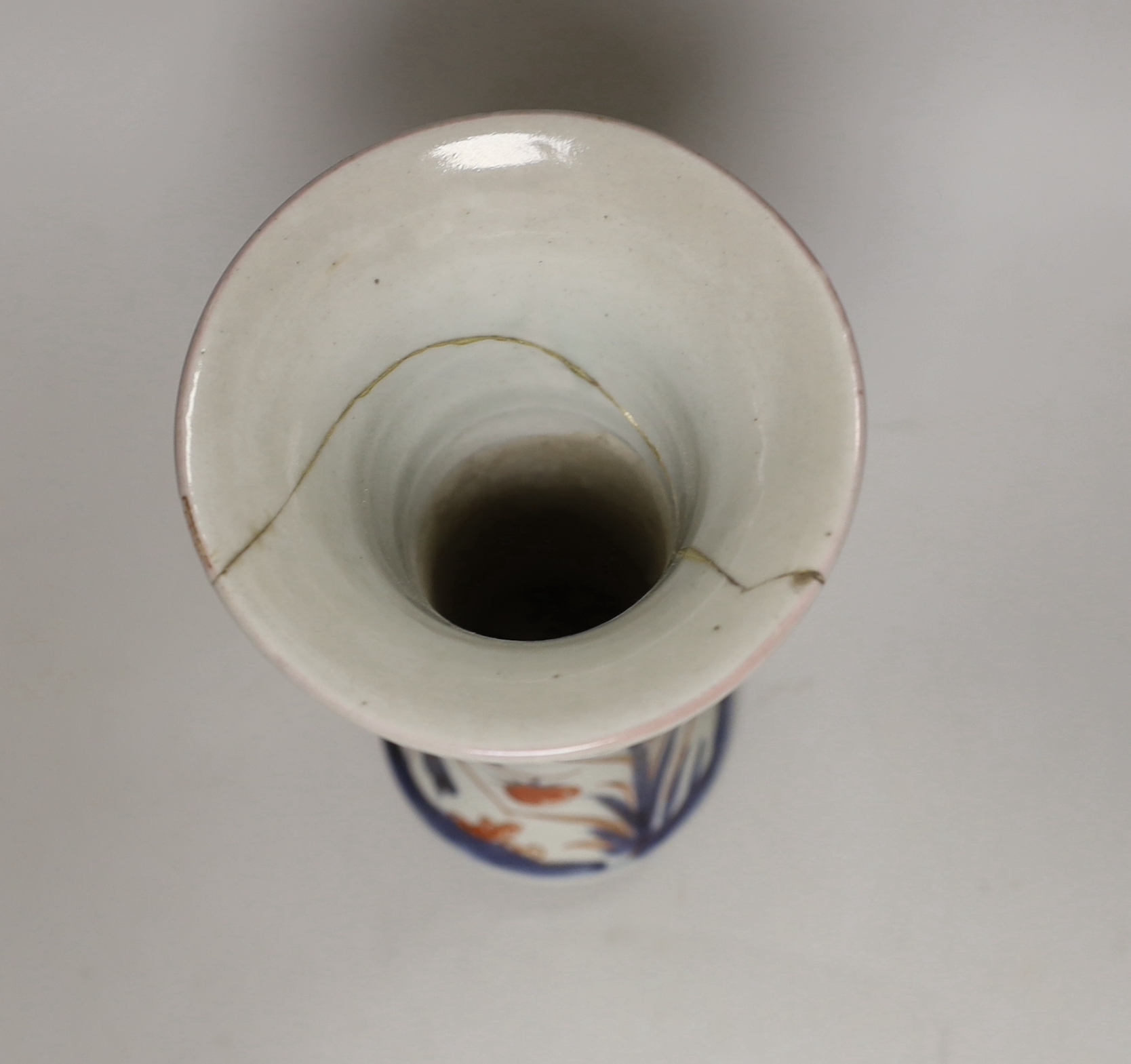 Three 18th century Chinese blue and white plates and an Imari flared vase, 22cm